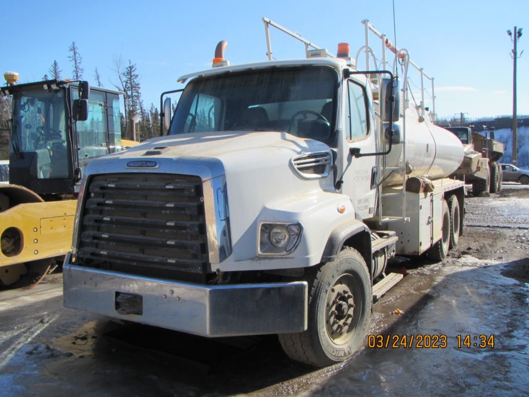 Freightliner 114SD T/A 16662L Water Truck
